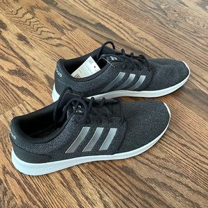 🆕 adidas qt racer sneaker